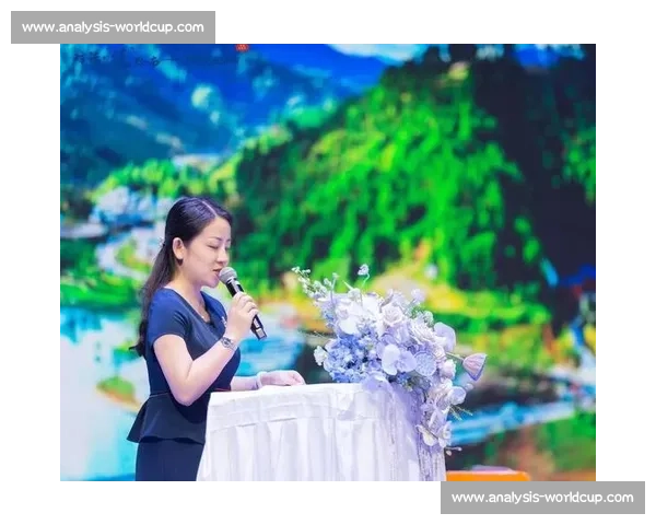 当跑鞋邂逅千年傩面：贵马赛道上演非遗时尚秀